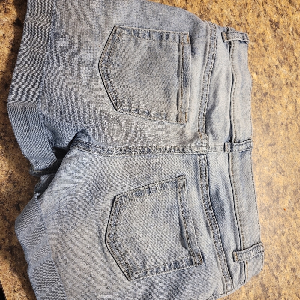 Shorts - Picture 3 of 3